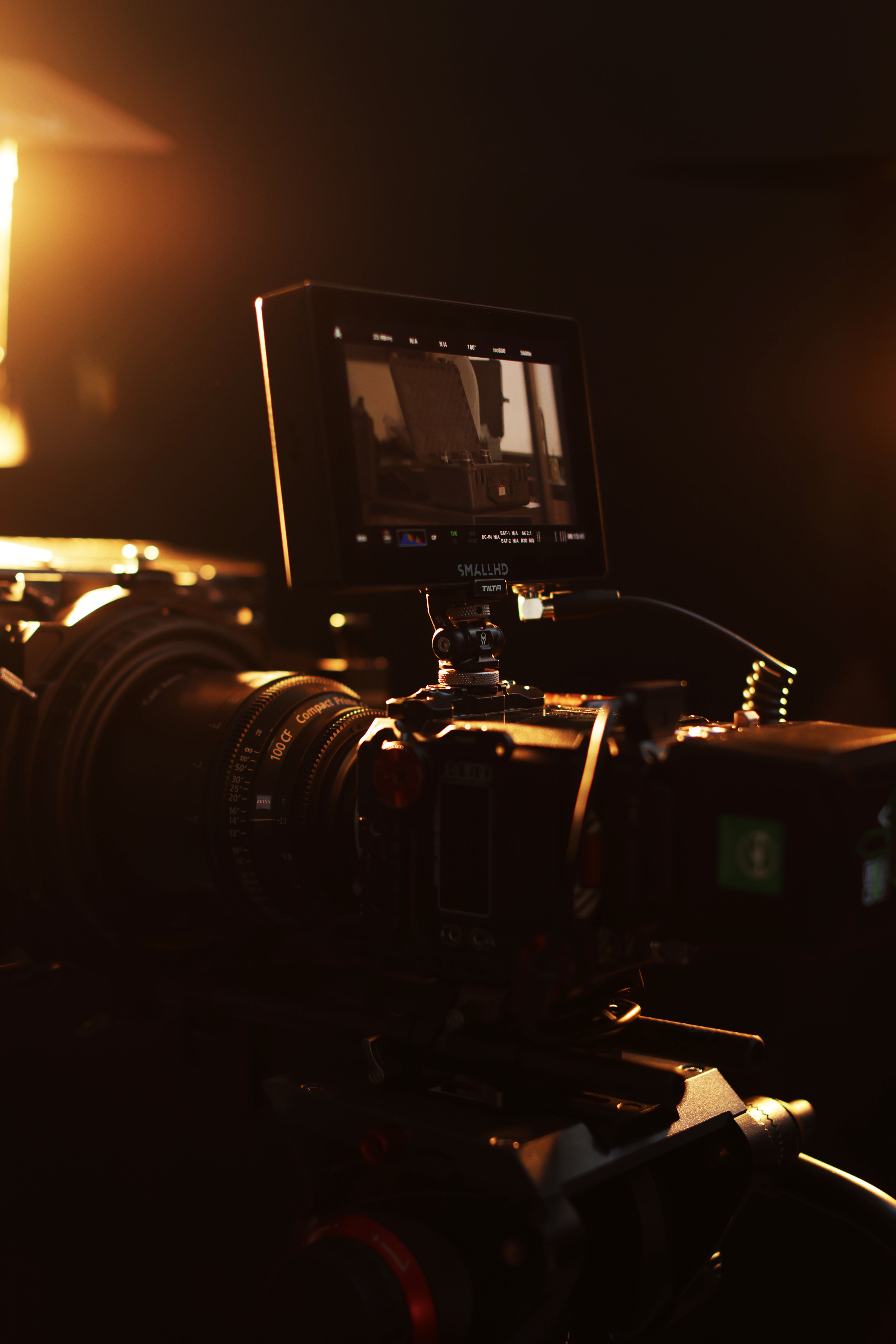 Cámara de cine profesional armada